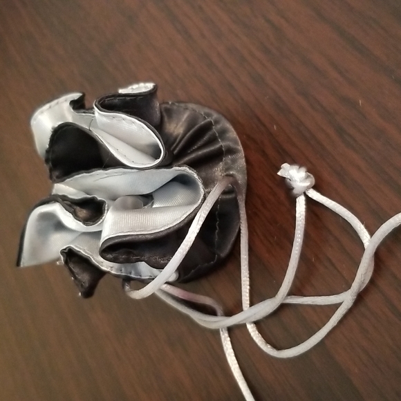 Jeanne Beker Crystal pierced earrings - Picture 14 of 14